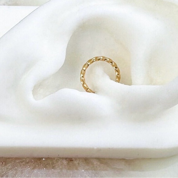 Titanium Braided Gold Septum Clicker for Septum, Daith, & Cartilage. 16G. 8mm. - Picture 4 of 4